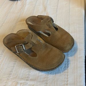 Alegria. Classic Choco Shearling Clogs. US 8.5. Very Used Condition
